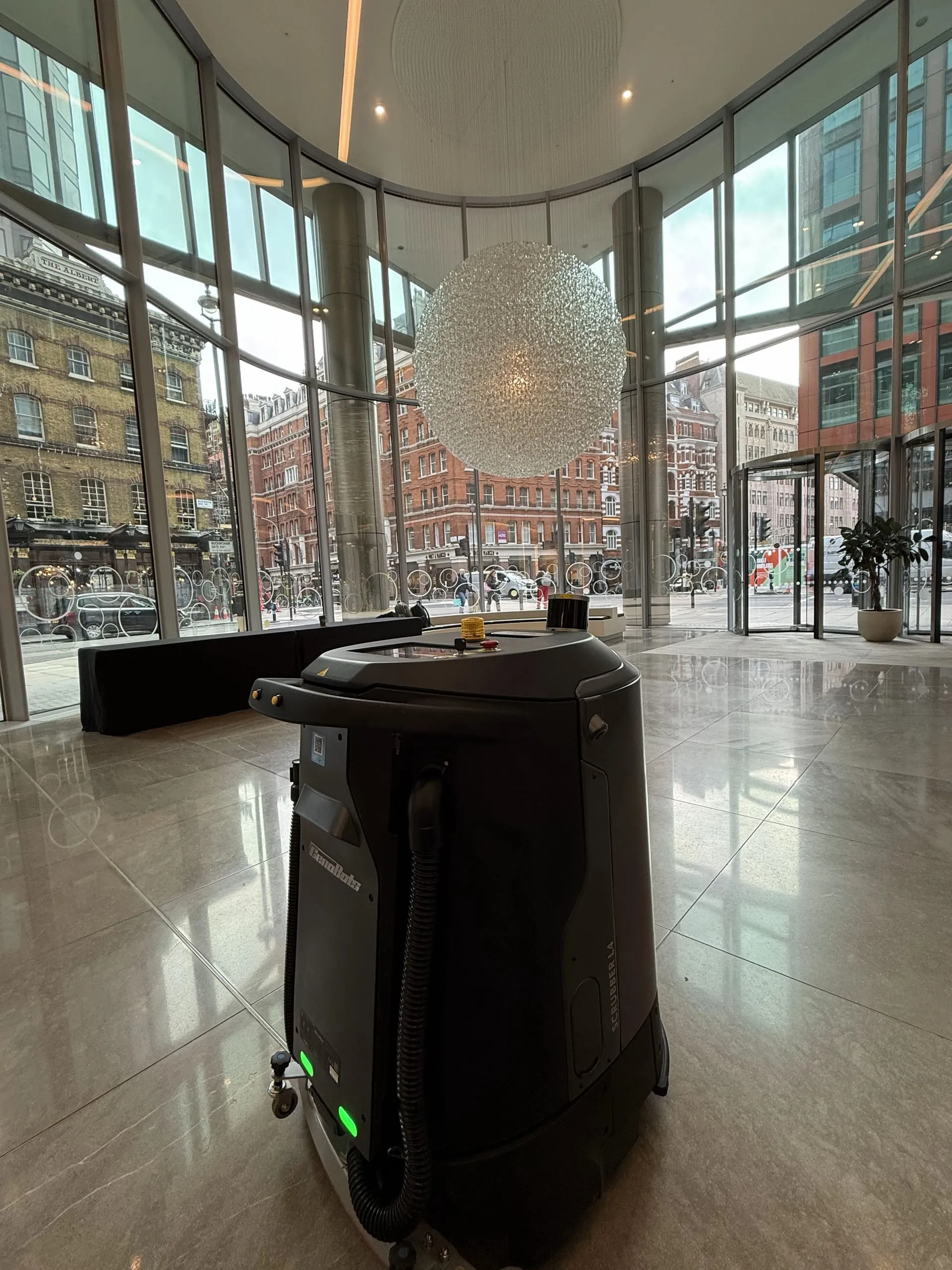 Mobiloclean geht Vertriebspartnerschaft mit CenoBots ein