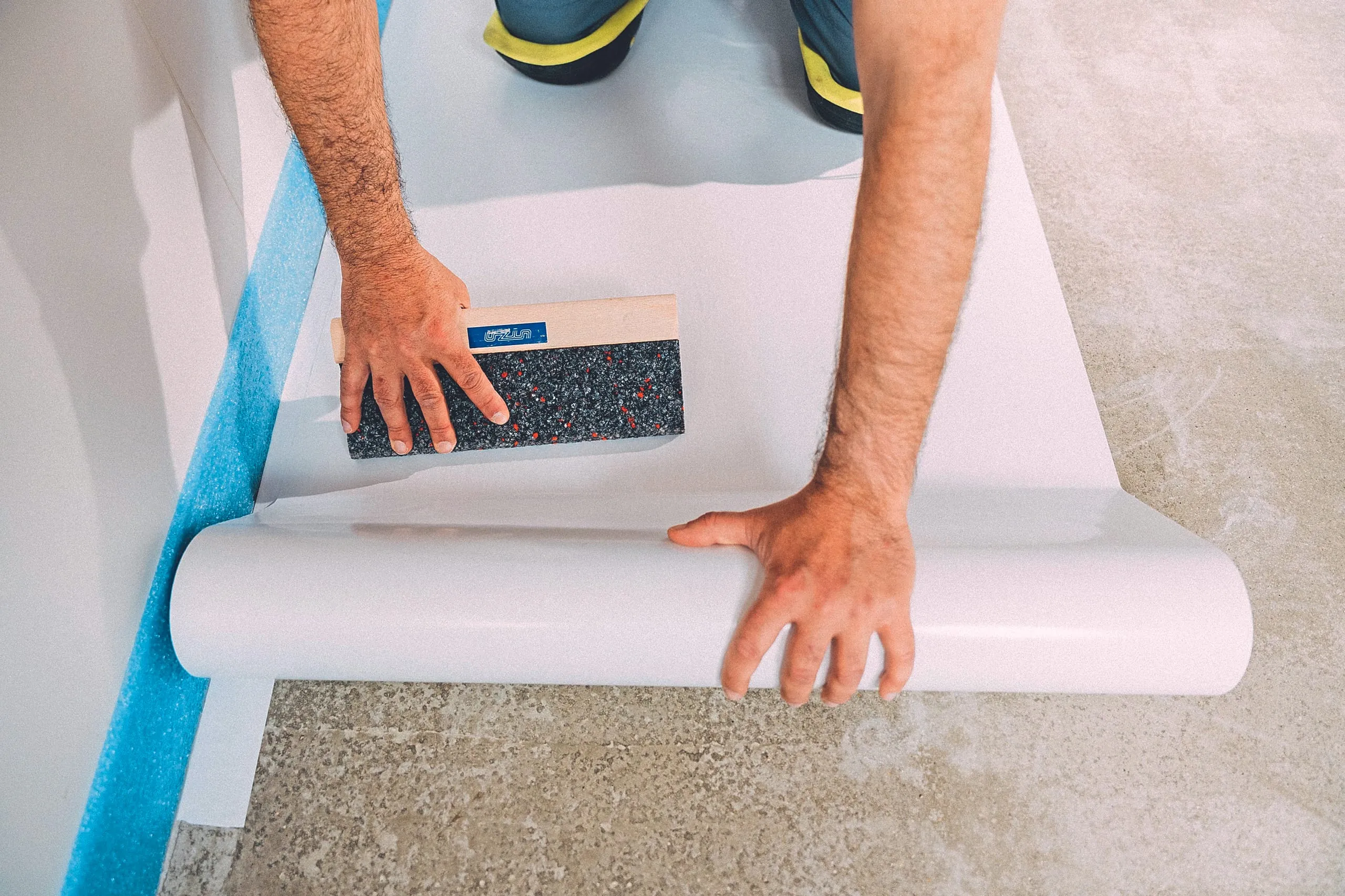 Klebstoff und Feuchtesperre in einem