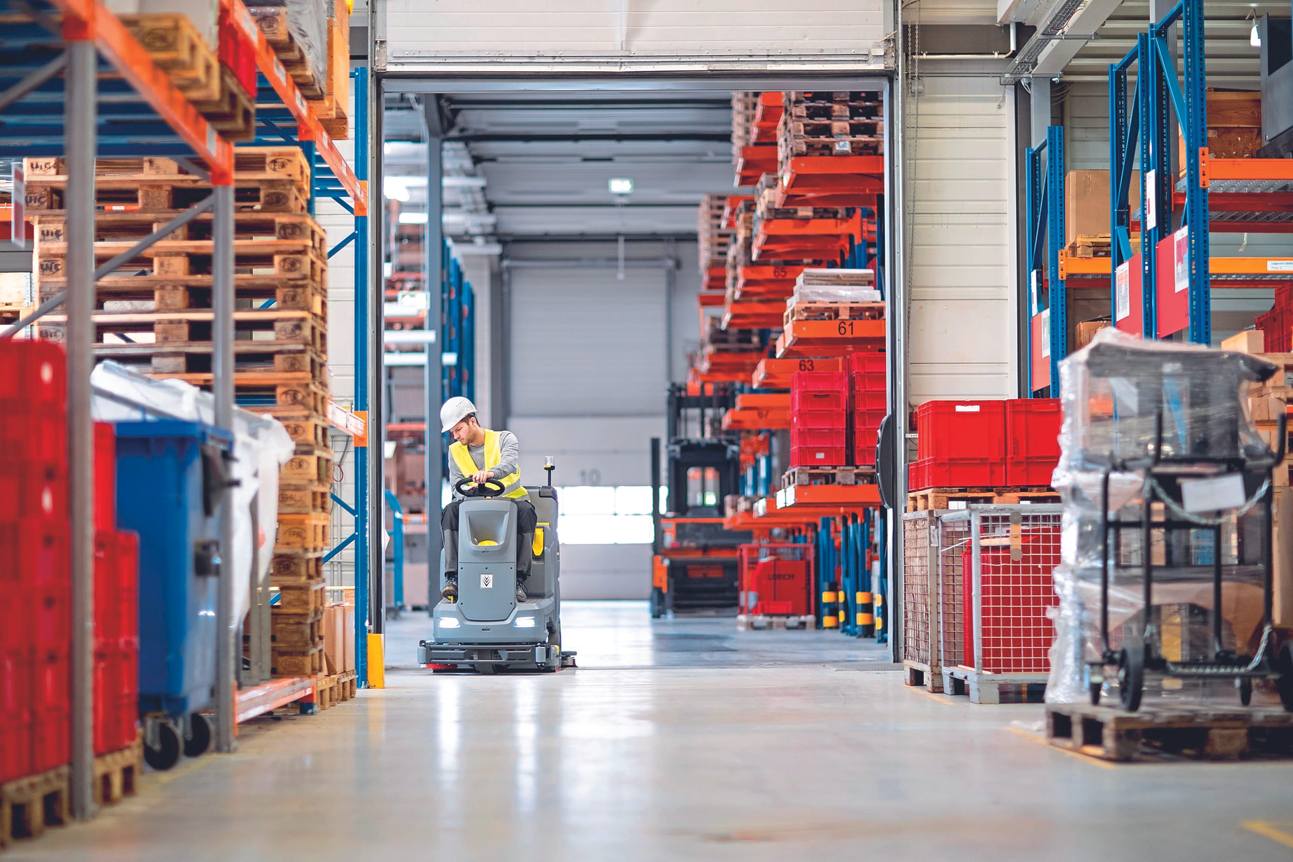 Effiziente Lagerreinigung: Technik schützen, Störungen vermeiden