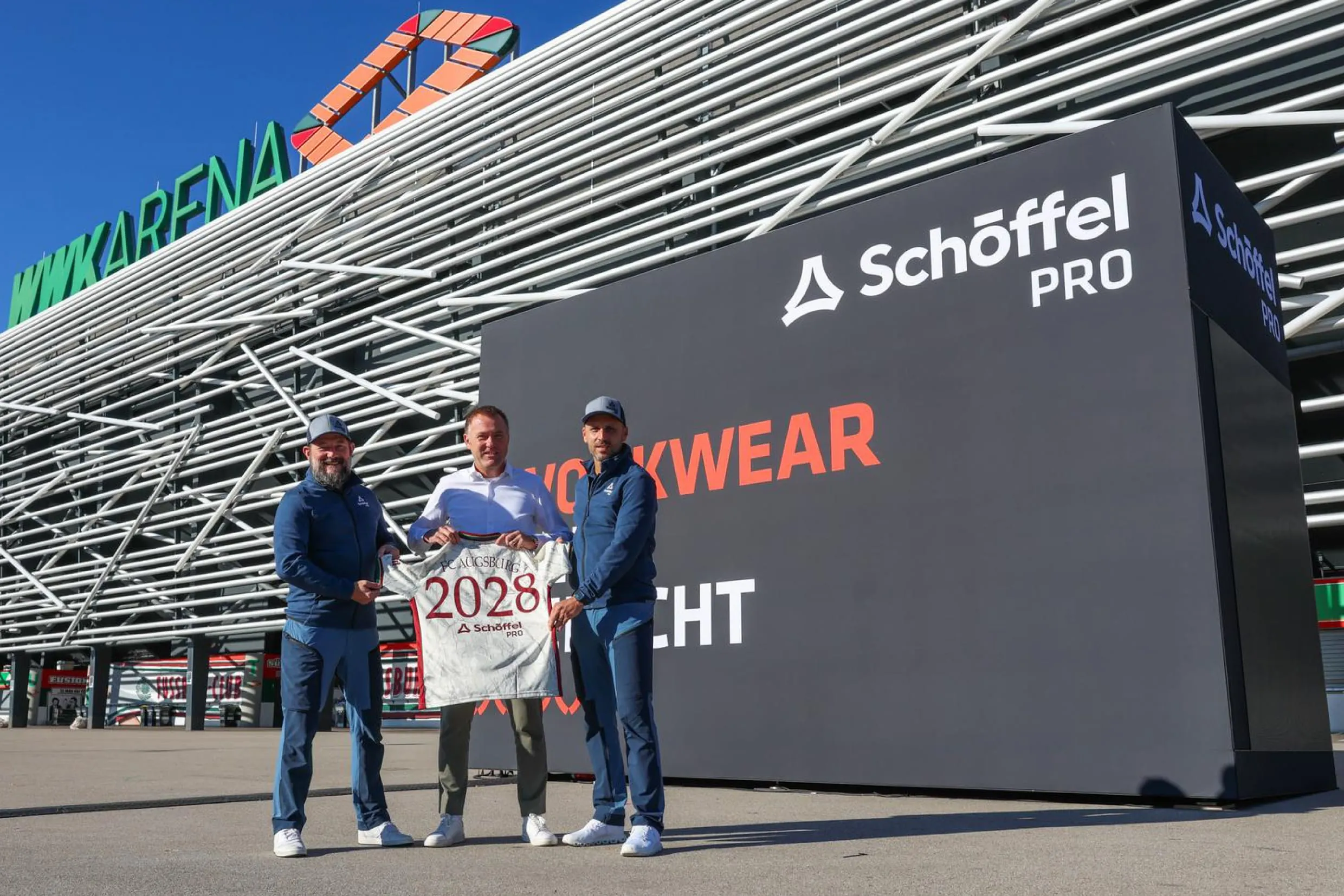 Schöffel Pro und FC Augsburg bauen Zusammenarbeit aus
